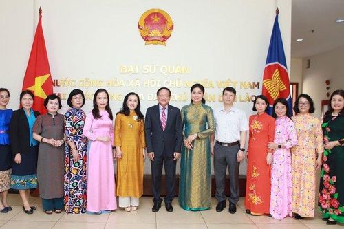 Chủ tịch Hội LHPNVN Hà Thị Nga: 'Mỗi nữ Việt kiều tại Lào là một sứ giả về văn hóa, con người Việt Nam'