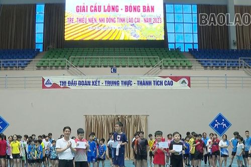Trao 35 bộ huy chương tại Giải cầu lông - bóng bàn trẻ, thiếu niên, nhi đồng tỉnh năm 2023