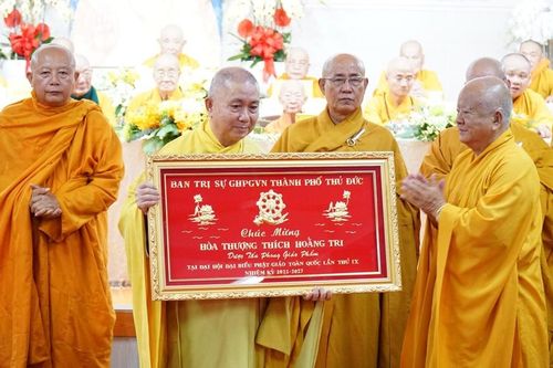 Phật giáo TP.Thủ Đức tổ chức lễ trao giáo chỉ tấn phong giáo phẩm đến 67 vị Tăng Ni