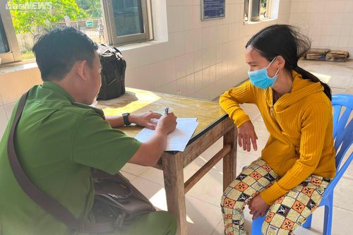 Tiếng khóc nấc của vợ nạn nhân vụ lật xe tải, 9 người thương vong ở Phú Yên