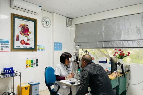 Vì sao ngày càng nhiều người trẻ bị đục thủy tinh thể?