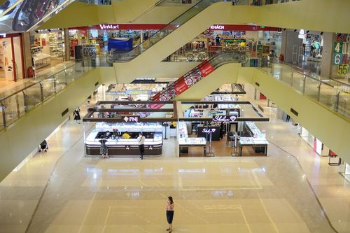 Diễn biến trái ngược giữa các trung tâm thương mại Hà Nội và TP.HCM