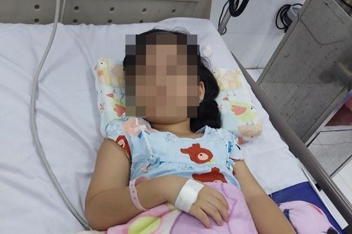 Cảnh báo thuốc nhỏ mũi có tác dụng phụ nguy hiểm cho trẻ em