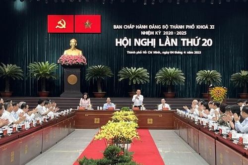 Chủ tịch Phan Văn Mãi: TP HCM cần khởi động lại đầu tư công, 'rã băng' thị trường bất động sản