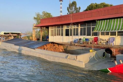 Nhiều phương tiện vận chuyển đất không hóa đơn chứng từ