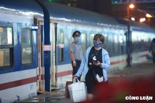 Đường sắt chạy tăng cường thêm nhiều tàu khách đi các tỉnh miền Trung dịp 30/4 - 1/5