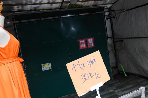 Chợ thời trang lớn nhất Hà Nội ế ẩm chưa từng thấy