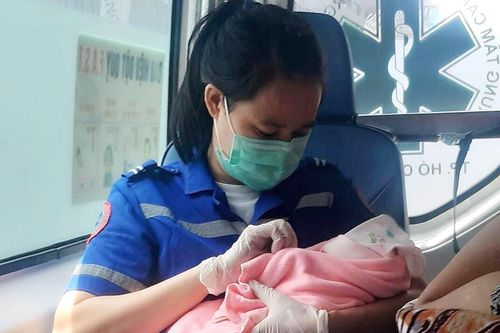 Sản phụ 32 tuổi ở TP.HCM sinh con trong nhà tắm