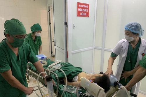 Sai lầm khi sơ cứu khiến bé trai 10 tuổi ở Hà Nội nguy kịch
