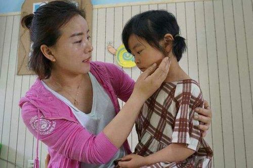 Cha mẹ nên làm gì khi trẻ kể bị người khác động chạm cơ thể?