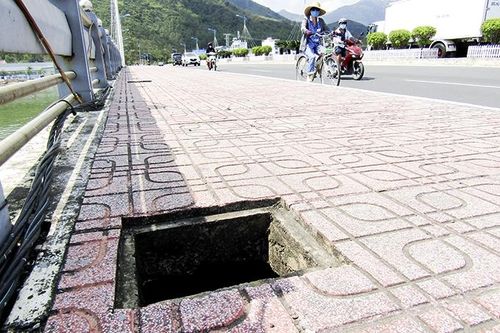 Sớm đậy các nắp hố