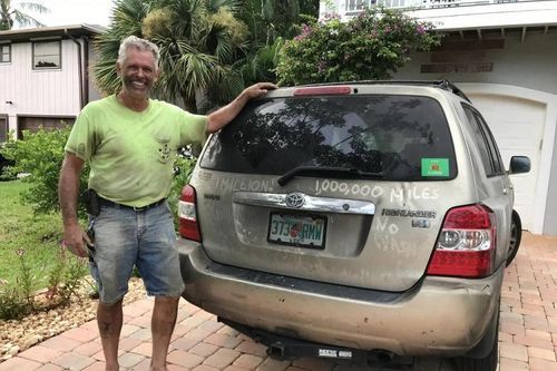 Toyota Highlander chạy 1,6 triệu km bị hỏng do bão được tặng xe mới