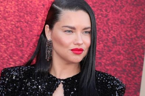 Cựu thiên thần Adriana Lima trở lại với Victoria's Secret