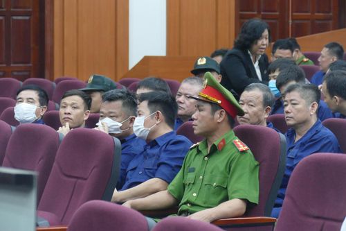 Mở lại phiên tòa phúc thẩm vụ buôn lậu gần 200 triệu lít xăng