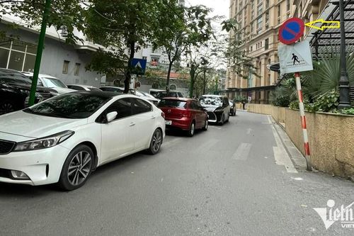 Đỗ xe chung cư: Trăm nỗi bức xúc
