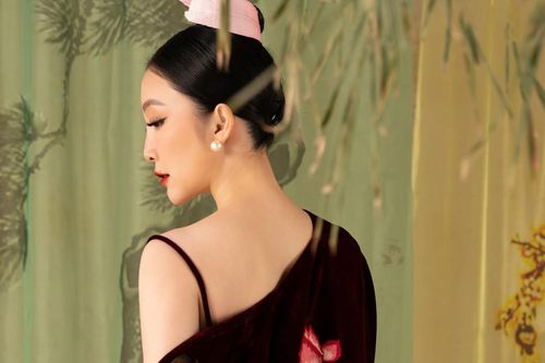Diễn viên múa Linh Nga đẹp như bước ra từ tranh vẽ