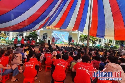 Vụ thổi giá thiết bị trường học ở Đắk Nông: Hiệu trưởng chỉ nhận hàng rồi ký tên