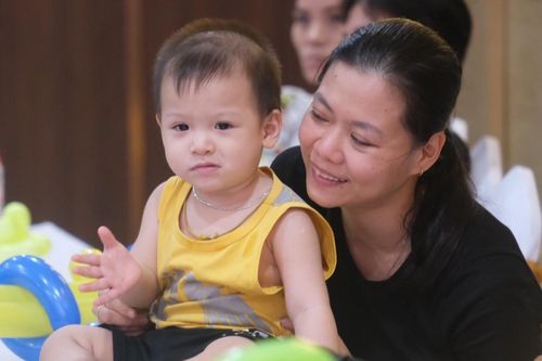 'Cảm ơn những người không cùng máu mủ đã thương yêu con tôi'