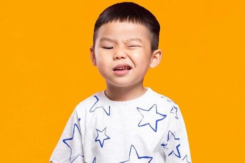 Trẻ dễ mắc một bệnh đáng sợ nếu xem tivi, điện thoại nhiều