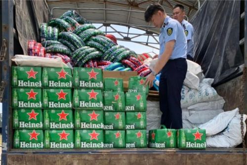 Phú Yên: Tạm giữ gần 1.900 chai bia hiệu Heineken