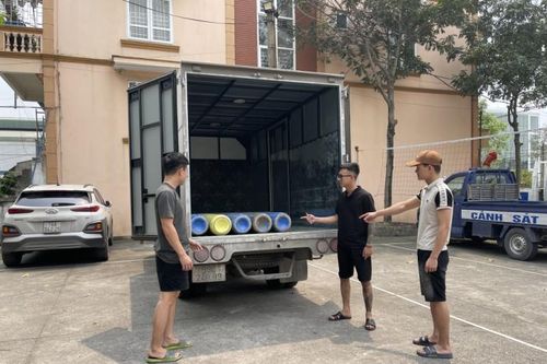Quảng Ninh: Phát hiện và thu giữ hơn 500 bình chứa khí cười các loại