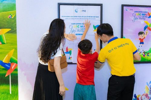 Hành trình của người mẹ có con tự kỷ 'đau đớn và hạnh phúc'