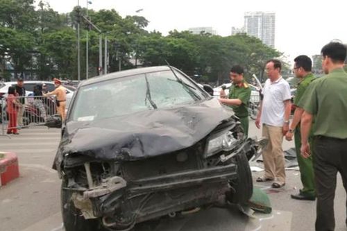 Tạm giữ hình sự lái xe ô tô gây tai nạn trên đường Võ Chí Công