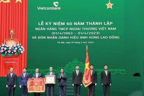 Vietcombank phát huy vai trò tiên phong, chủ lực xứng danh đơn vị Anh hùng