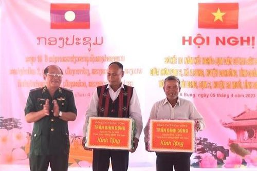 Sơ kết thực hiện kết nghĩa bản-bản Pire 2 (Việt Nam) và Cô Tài Đeng (Lào) giai đoạn 2012-2022