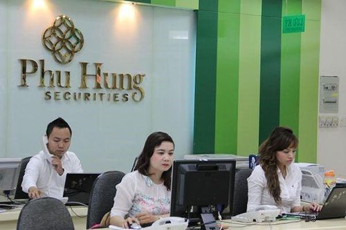 Chứng khoán Phú Hưng (PHS) lợi nhuận 'bốc hơi' 57%, rút hồ sơ đăng ký niêm yết tại HoSE