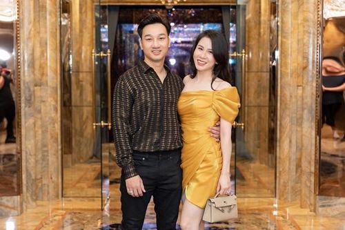 Nhan sắc bà xã cựu tiếp viên hàng không của MC Thành Trung