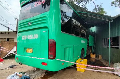 Vụ xe giường nằm lao vào nhà dân: Tạm giữ tài xế xe tải