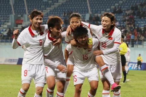 Huỳnh Như giúp ĐT nữ Việt Nam đại thắng ở VL Olympic