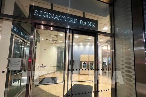 FDIC giao BlackRock bán danh mục chứng khoán của Signature Bank và SVB