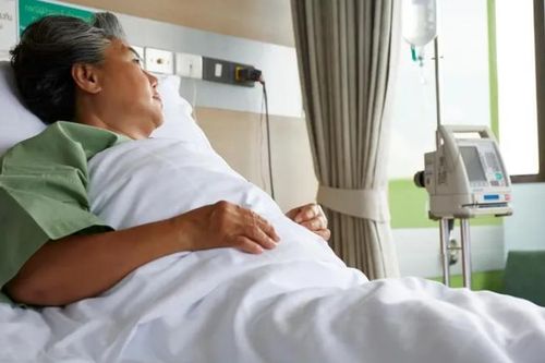 Anh em tôi hối hận khi phát hiện ra cuốn sổ chi tiêu của mẹ