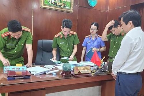 Khởi tố Chủ tịch UBND quận Cẩm Lệ về tội nhận hối lộ của doanh nghiệp