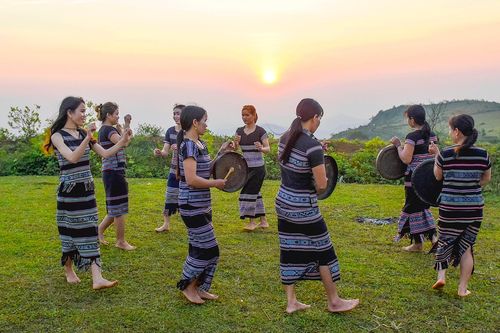 Thảo nguyên trong mây mê hoặc du khách đến Quảng Ngãi