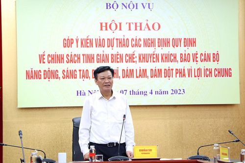 Đòi hỏi sớm ban hành nghị định về bảo vệ cán bộ dám nghĩ dám làm