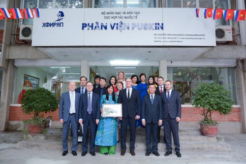 Phó Thủ tướng Nga thăm Phân viện Puskin tại Hà Nội