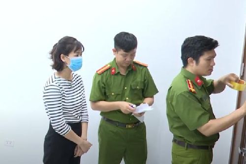 Công an tỉnh Hải Dương khám xét khẩn cấp và tạm giữ 2 đăng kiểm viên của Chi cục đăng kiểm Hải Hưng