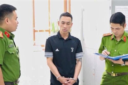 Tên trộm tự đâm dao vào mình để uy hiếp công an