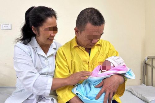 Bà nội sinh con ở tuổi 51: Chuyên gia nói gì?