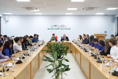 Phó Thủ tướng Nga Dmitry Chernyshenko thăm Đại học Quốc gia Hà Nội