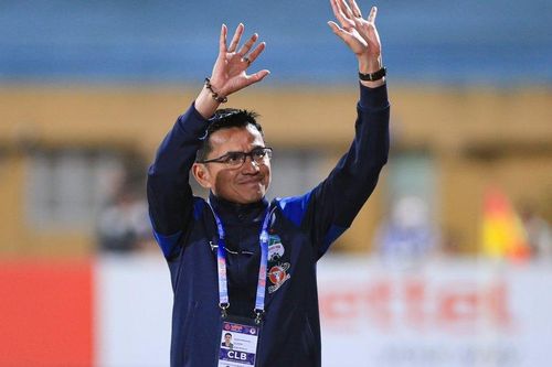 HLV Kiatisak: 'Ông Troussier hỏi có bao nhiêu cầu thủ HAGL đá được ở ĐT Việt Nam'