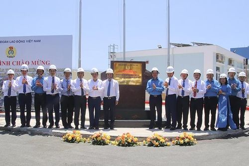 Phát động thi đua và gắn biển công trình Trạm biến áp 500kV Vân Phong