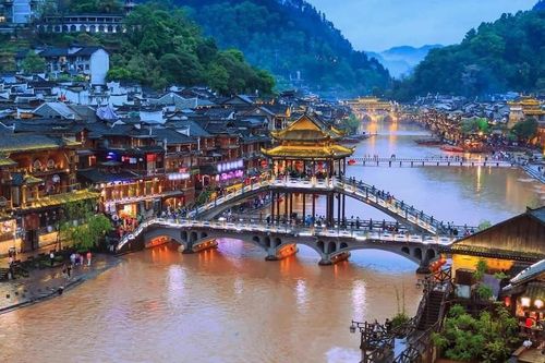 Phượng Hoàng cổ trấn - điểm đến lý tưởng 'hút' khách Việt