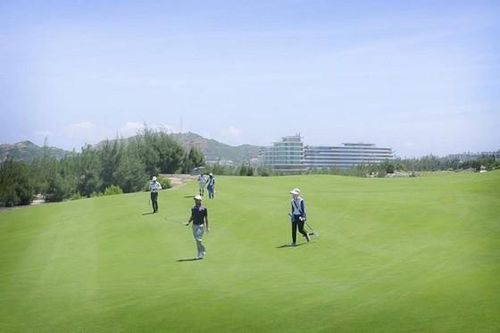 Chủ sân golf Đồi Cù choáng với đơn giá thuê đất tăng 1.207%