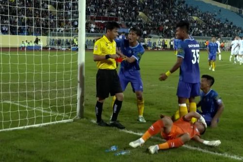 'Bó tay' với kết luận của Ban trọng tài VFF