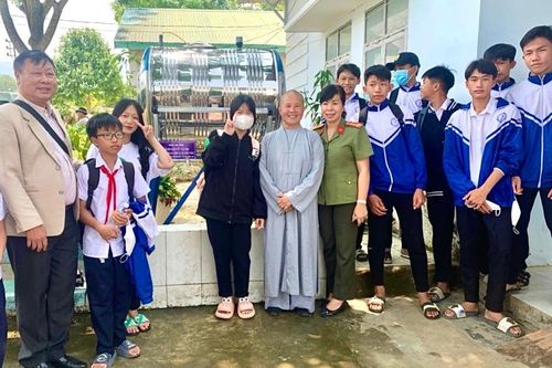 Lâm Đồng: Trao 11 công trình máy lọc nước tặng các trường học thuộc vùng sâu, vùng xa