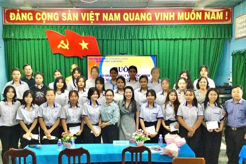 Đồng Tháp: Trao học bổng GEMS tặng 140 nữ sinh vượt khó, hiếu học